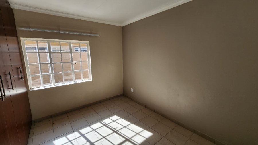 To Let 3 Bedroom Property for Rent in Flamwood North West